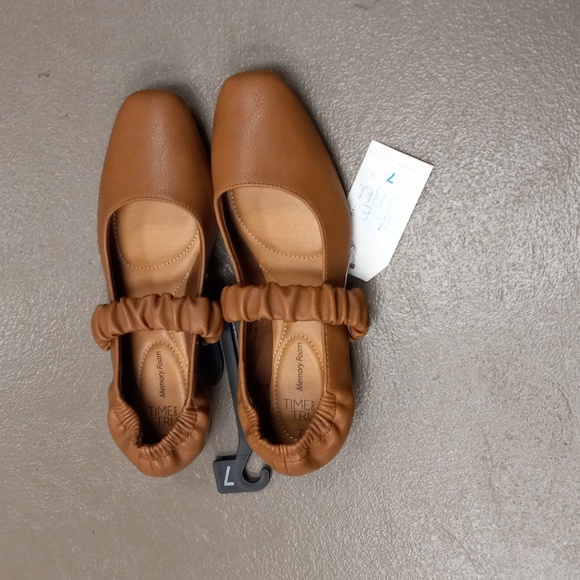 Time and Tru memory foam Cognac Flats - Picture 6 of 7